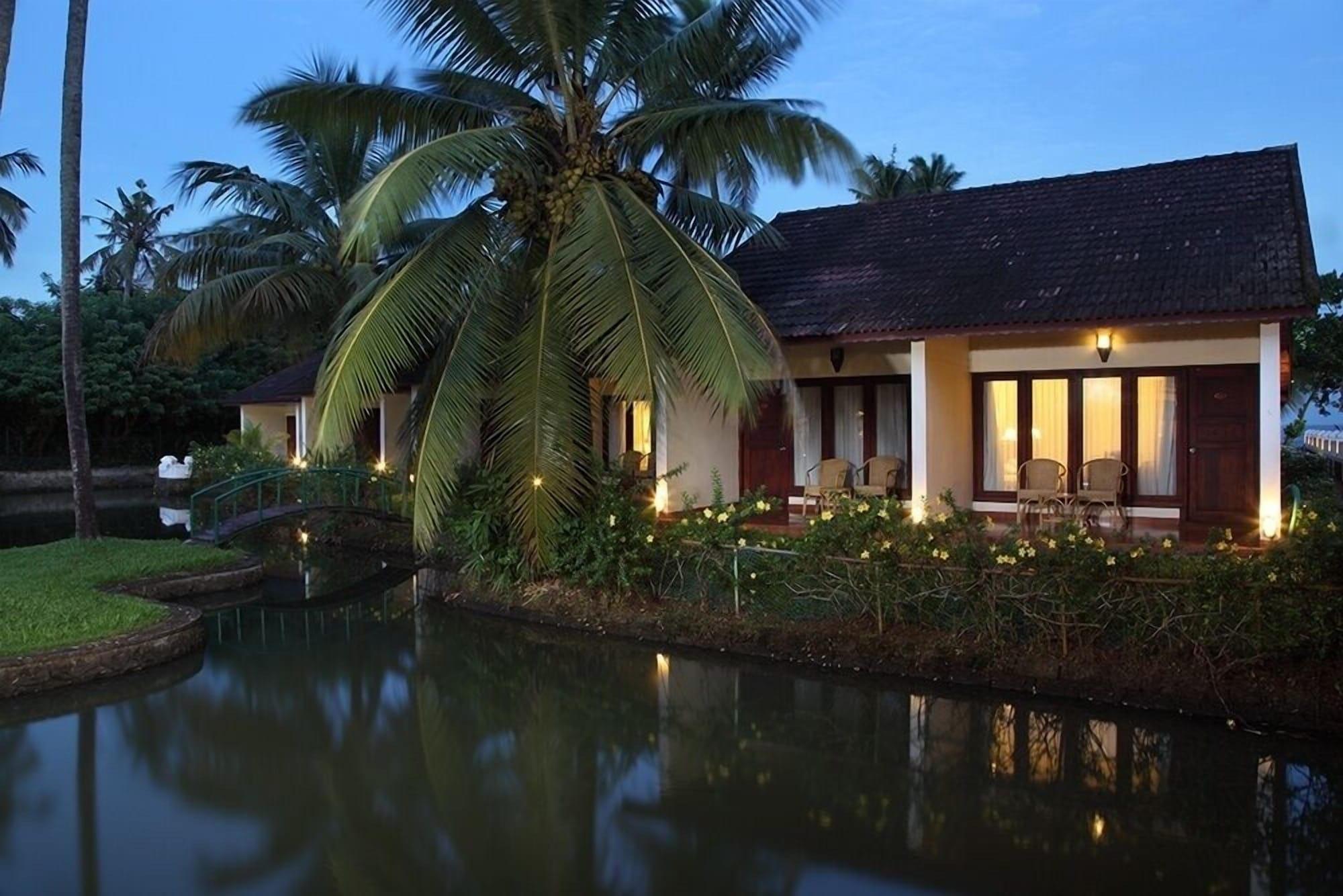Abad Whispering Palms Hotel Kumarakom Kültér fotó
