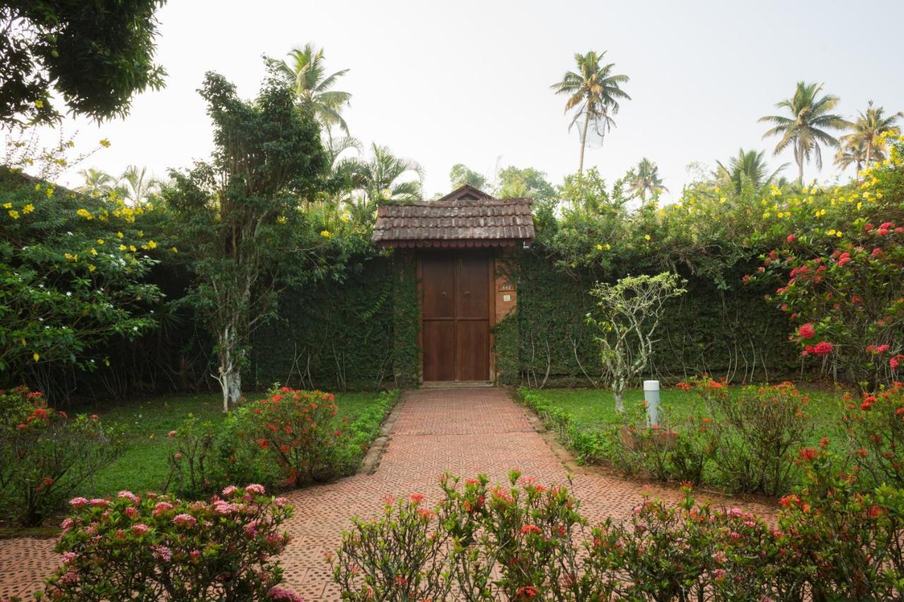 Abad Whispering Palms Hotel Kumarakom Kültér fotó