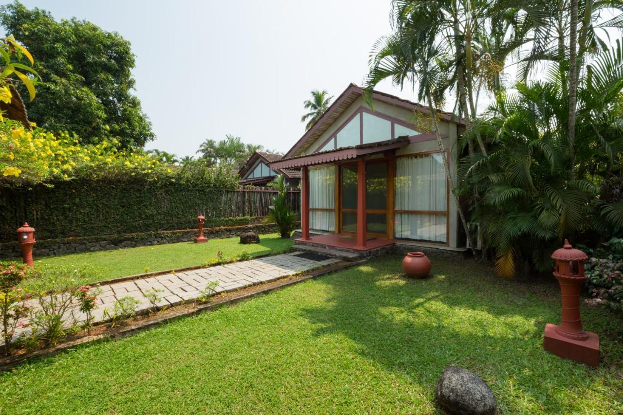Abad Whispering Palms Hotel Kumarakom Kültér fotó