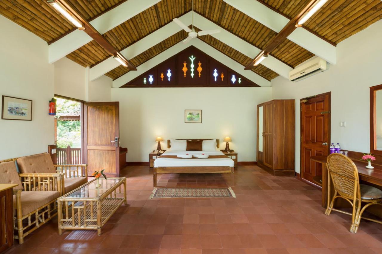 Abad Whispering Palms Hotel Kumarakom Kültér fotó