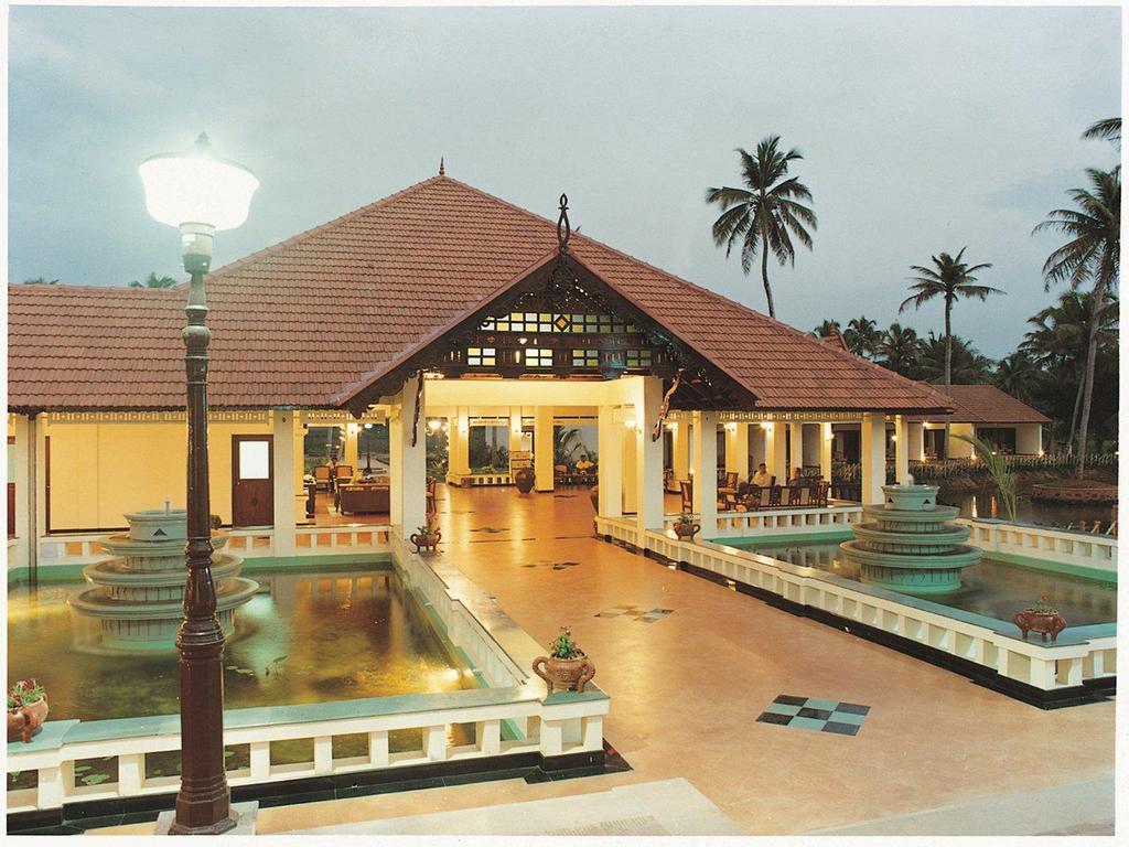 Abad Whispering Palms Hotel Kumarakom Kültér fotó