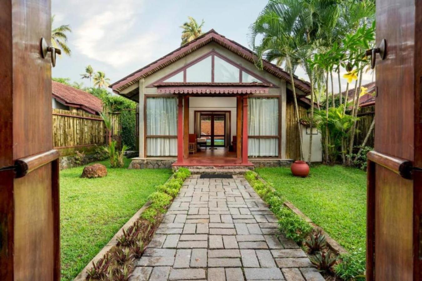 Abad Whispering Palms Hotel Kumarakom Kültér fotó