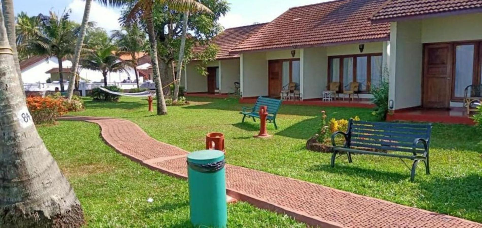 Abad Whispering Palms Hotel Kumarakom Kültér fotó