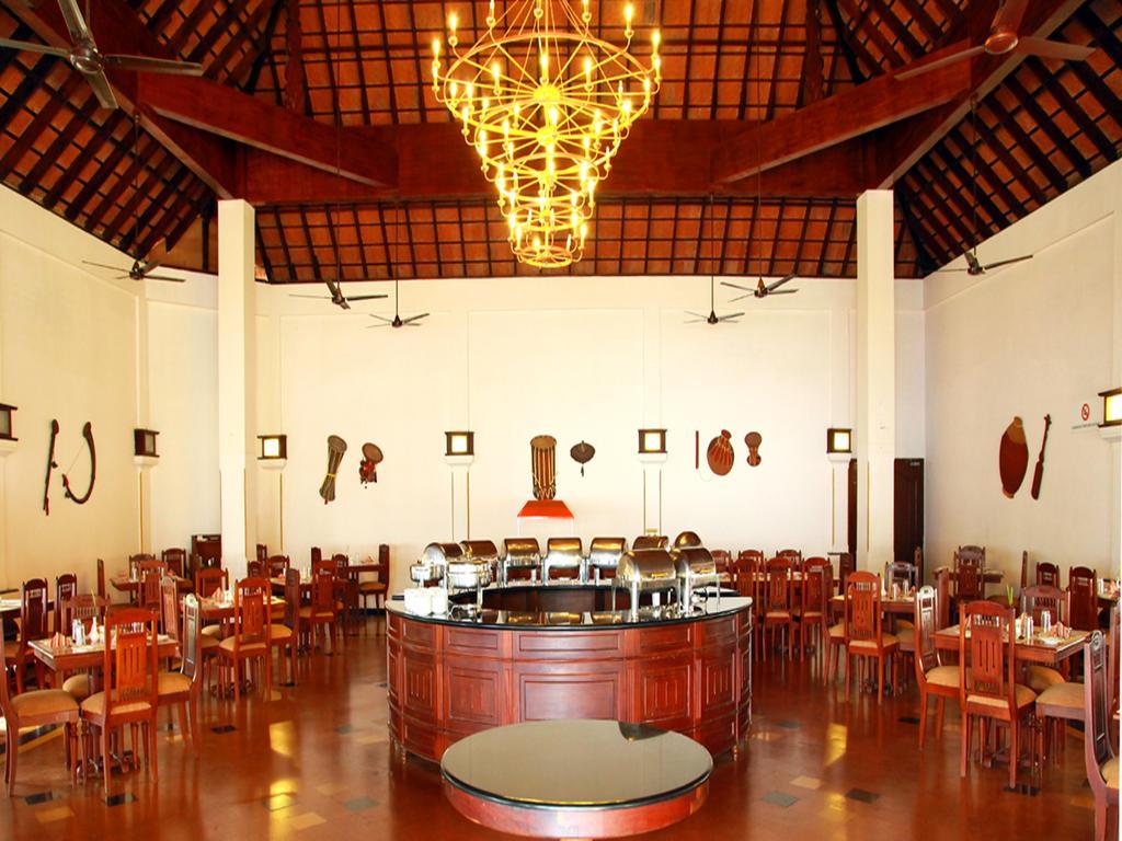 Abad Whispering Palms Hotel Kumarakom Kültér fotó