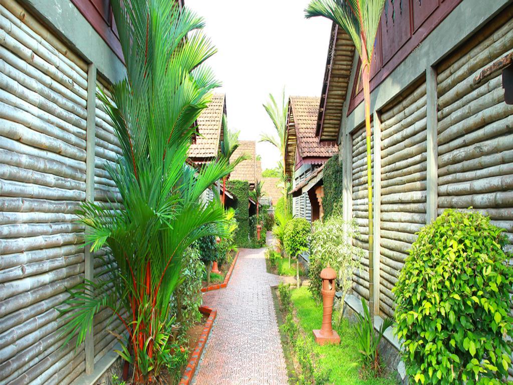 Abad Whispering Palms Hotel Kumarakom Kültér fotó
