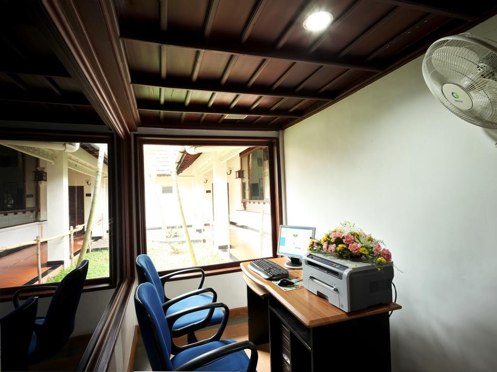 Abad Whispering Palms Hotel Kumarakom Kültér fotó