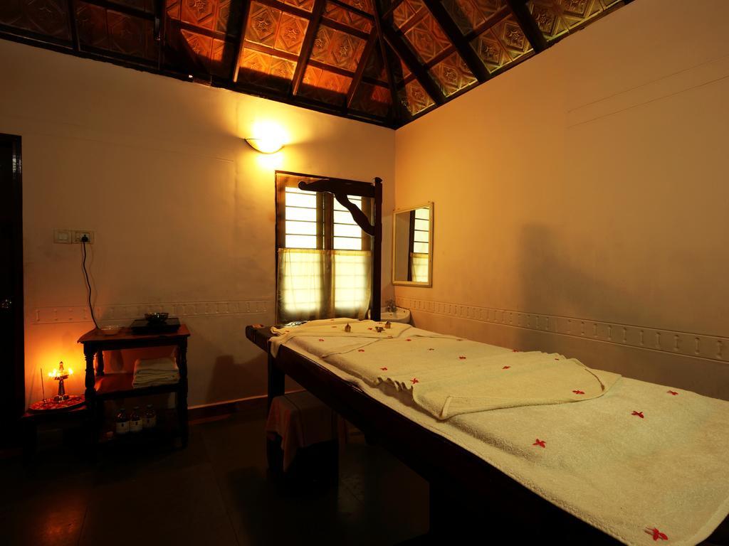 Abad Whispering Palms Hotel Kumarakom Kültér fotó