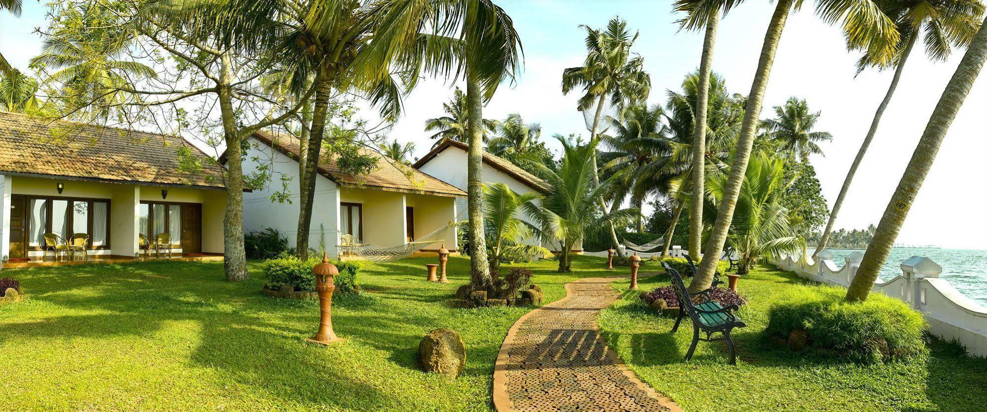 Abad Whispering Palms Hotel Kumarakom Kültér fotó