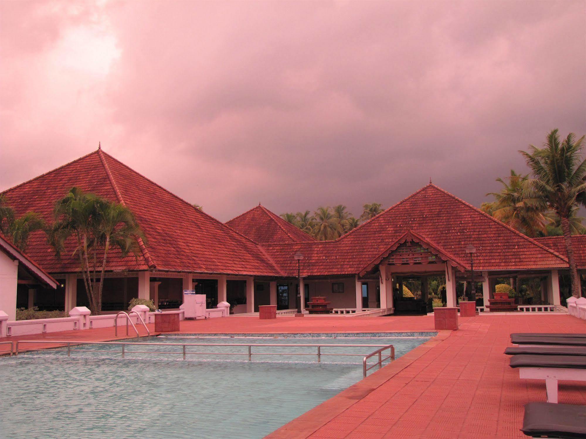 Abad Whispering Palms Hotel Kumarakom Kültér fotó