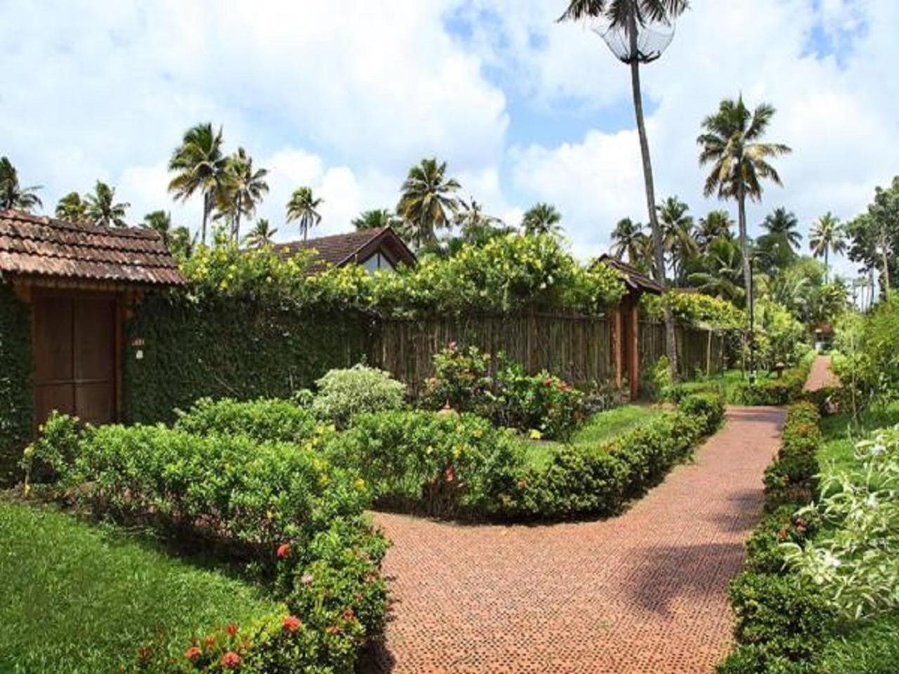 Abad Whispering Palms Hotel Kumarakom Kültér fotó