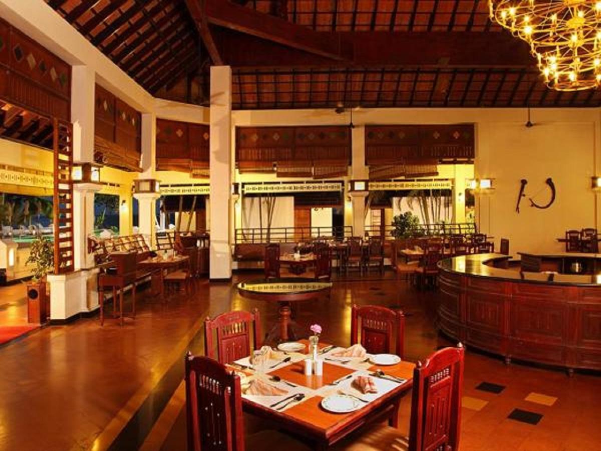 Abad Whispering Palms Hotel Kumarakom Kültér fotó