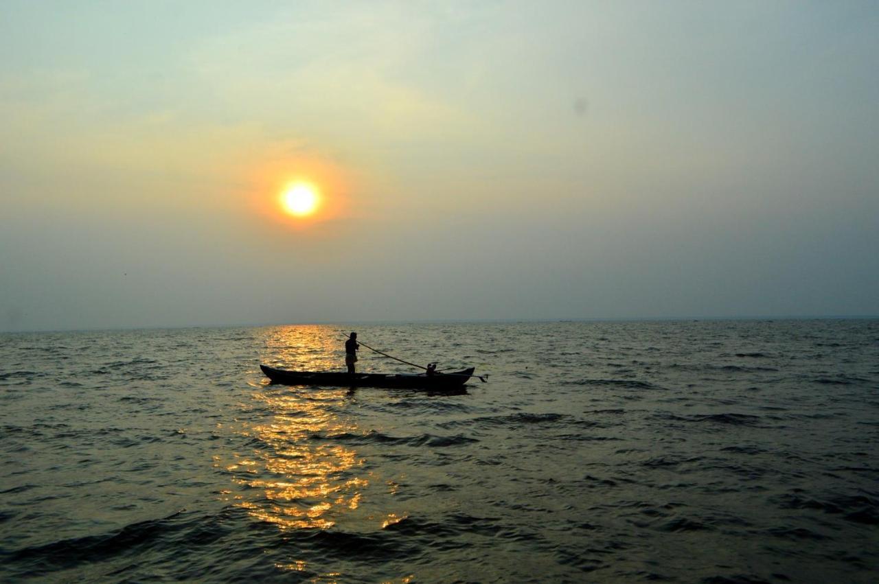 Abad Whispering Palms Hotel Kumarakom Kültér fotó
